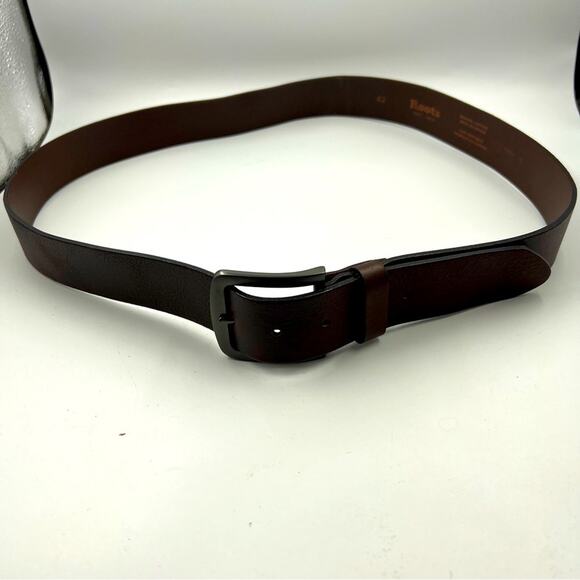 Roots Brown Leather Belt Sz 42 1.5” Wide Made in Canada Minimalist Rustic Casual - Picture 3 of 6